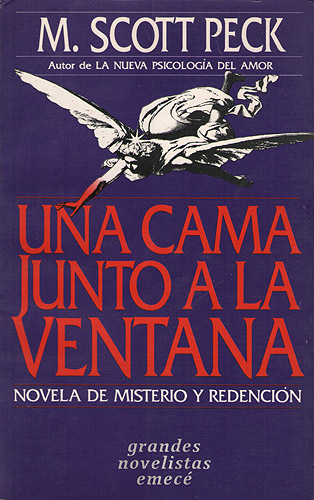 Una cama junto a la ventana